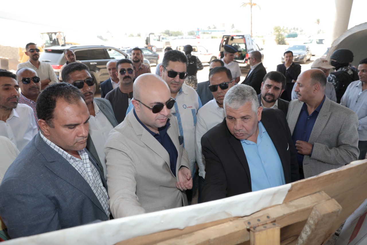 محافظ بني سويف يتفقد أعمال البدء في تنفيذ مشروع موقفين على مساحة 25 ألف متر مسطح أسفل عدلي منصور  (2)