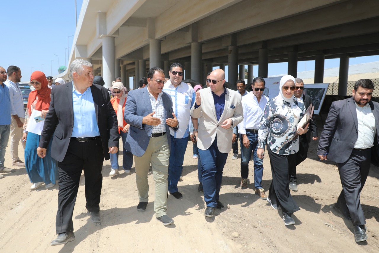 محافظ بني سويف يتفقد أعمال البدء في تنفيذ مشروع موقفين على مساحة 25 ألف متر مسطح أسفل عدلي منصور  (5)