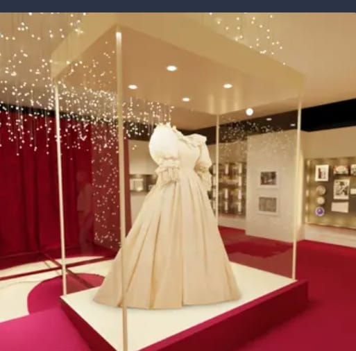نسخة من فستان زفاف الأميرة ديانا