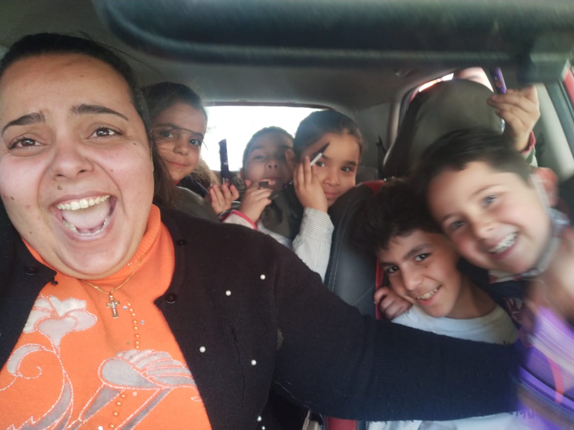 مريم خريجة تربية بدرجة سائق سيارة لتوصيل الاطفال  (14)