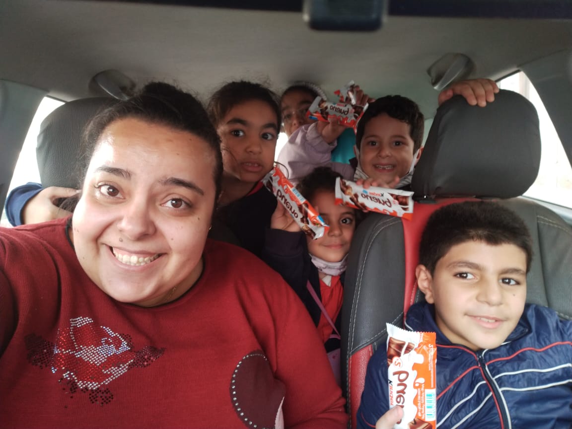 مريم خريجة تربية بدرجة سائق سيارة لتوصيل الاطفال  (15)