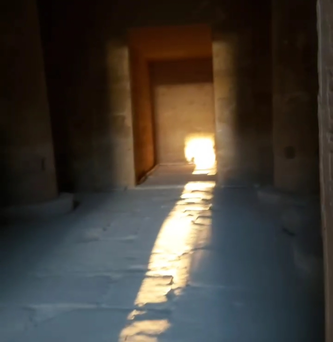 البحوث الفلكية ترصد ظاهرة تعامد الشمس على قدس الأقداس بمعبد هيبس بالوادى الجديد (5)