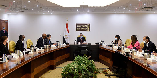 رئيس الوزراء يلتقي أعضاء من وفد البنك الدولي (3)