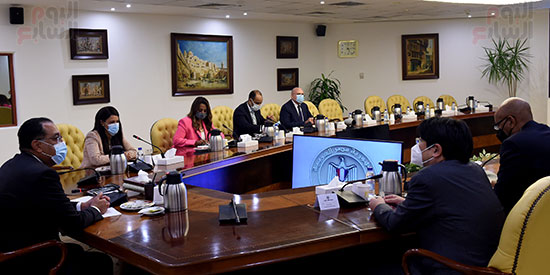 رئيس الوزراء يلتقي أعضاء من وفد البنك الدولي (1)
