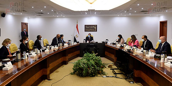 رئيس الوزراء يلتقي أعضاء من وفد البنك الدولي (2)