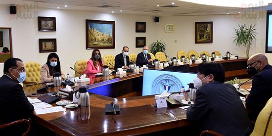 رئيس الوزراء يلتقي أعضاء من وفد البنك الدولي (6)