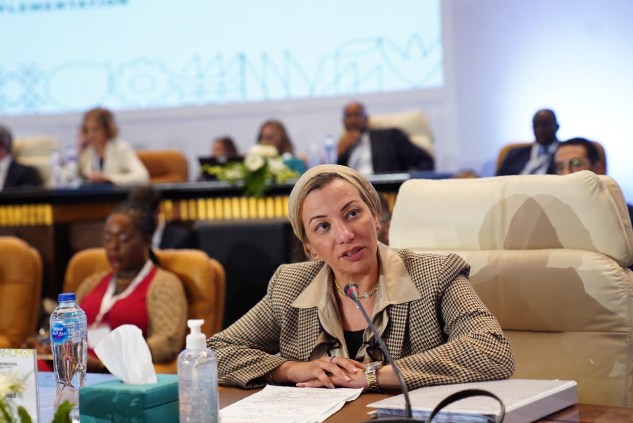 وزيرة البيئة تشارك فى إجتماع المائدة المستديرة على هامش النسخة الثانية من منتدى مصر للتعاون الدولي (3)