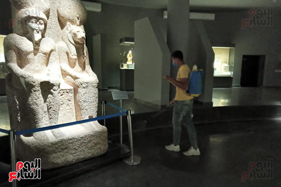 تمثال-الملك-رمسيس-الثاني-والمعبودة-سخمت-بمتحف-كفر-الشيخ