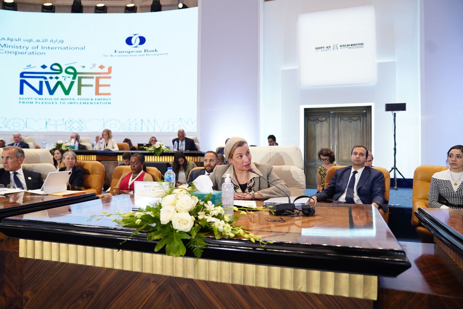 وزيرة البيئة تشارك فى إجتماع المائدة المستديرة على هامش النسخة الثانية من منتدى مصر للتعاون الدولي (1)