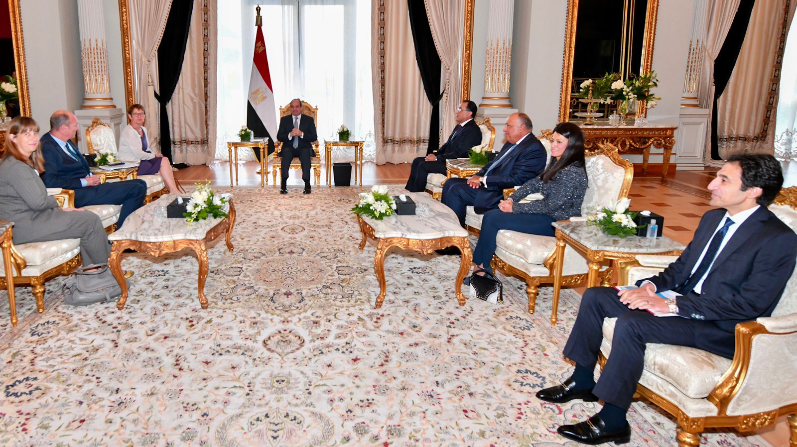 الرئيس السيسى يلتقى رئيس البنك الأوروبى لإعادة الإعمار والتنمية (2)