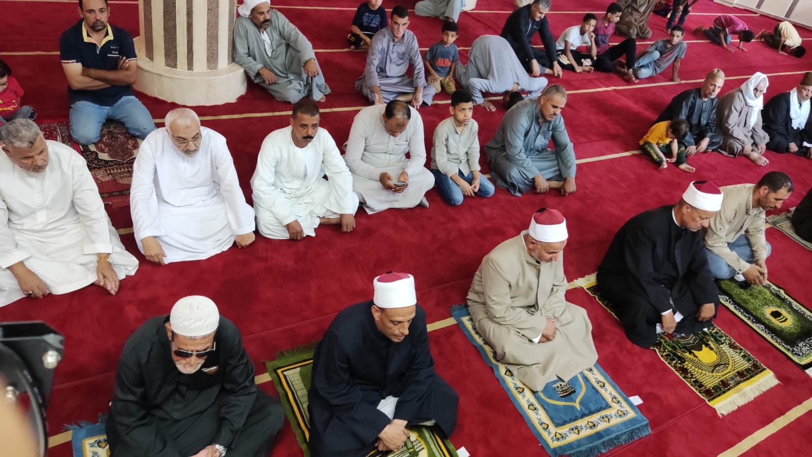 إقبال المواطنين على المساجد