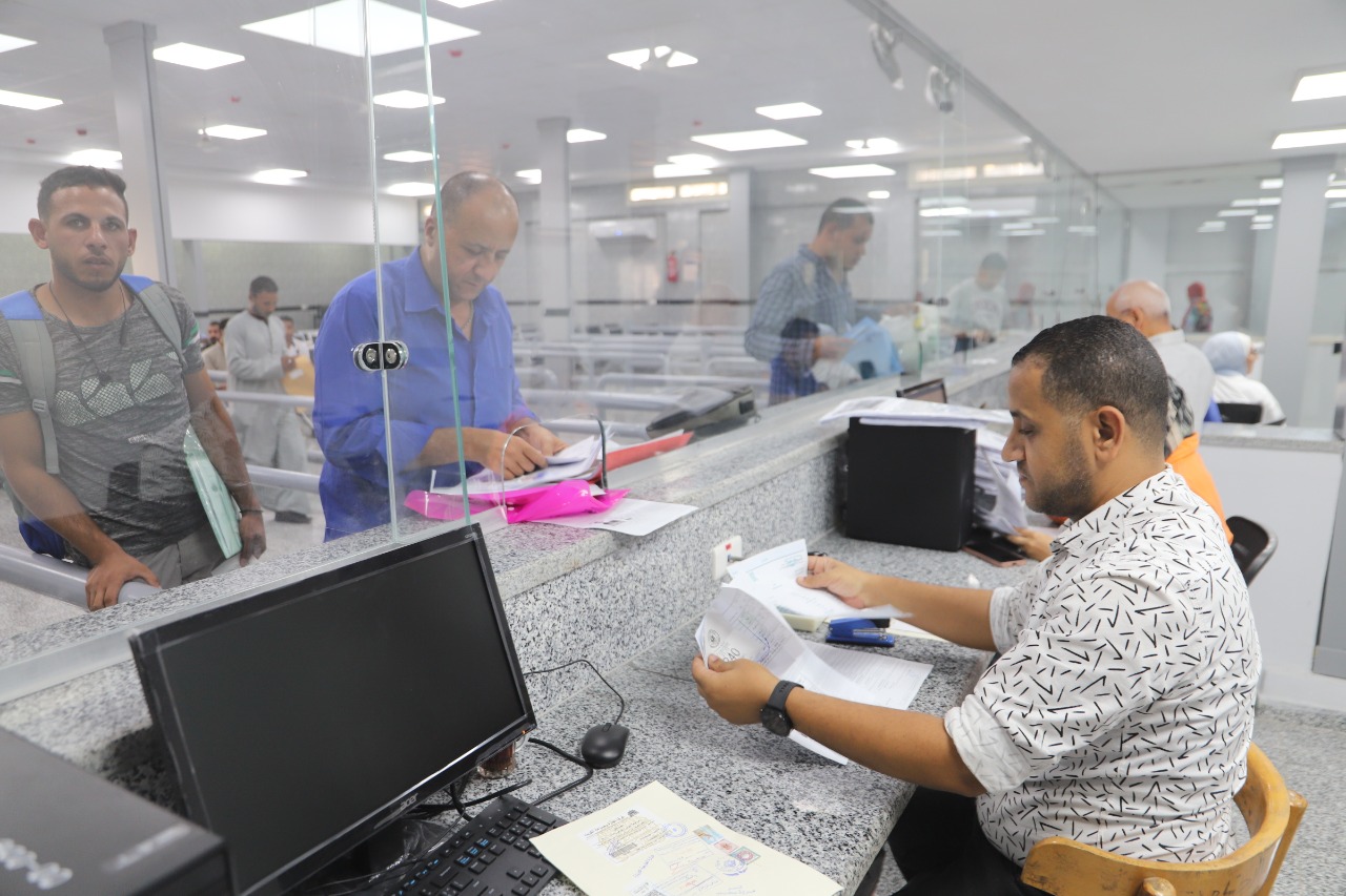 سير العمل بوحدة خدمات العمالة المصرية بالخارج (2)