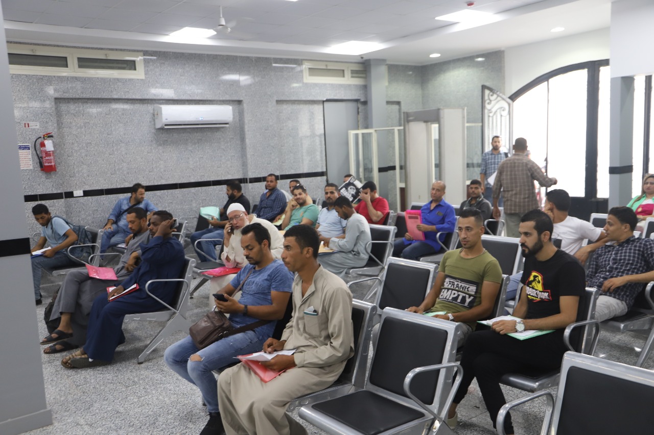 سير العمل بوحدة خدمات العمالة المصرية بالخارج (1)