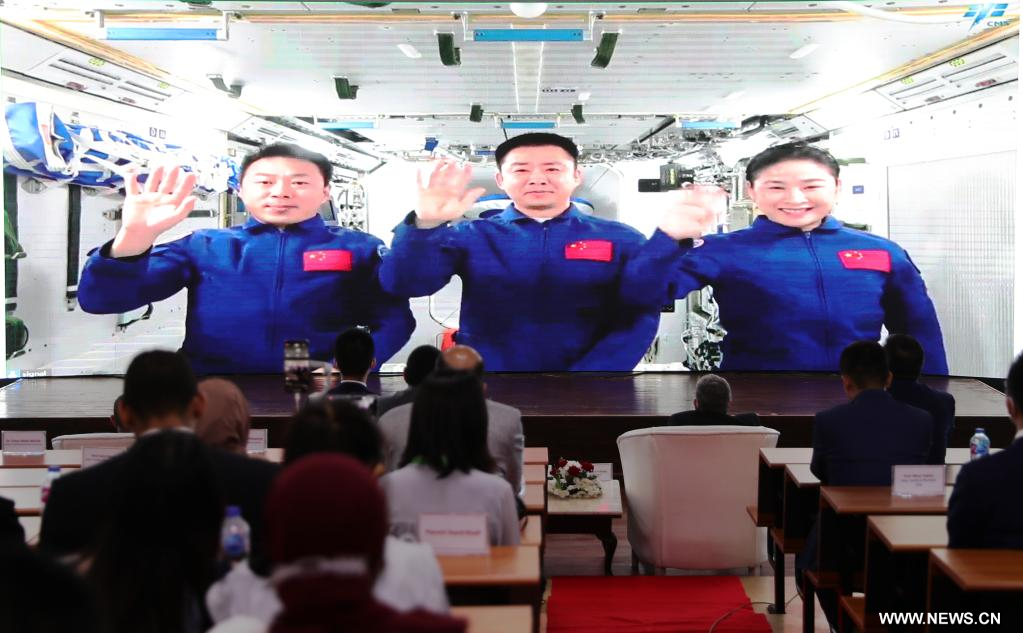 رواد الفضاء الصينيين