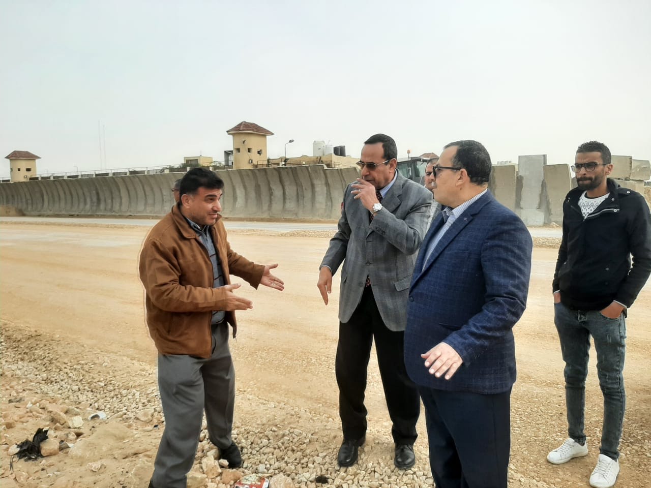 محافظ شمال سيناء  يتفقد المشروعات الكبرى بالمحافظة  (2)