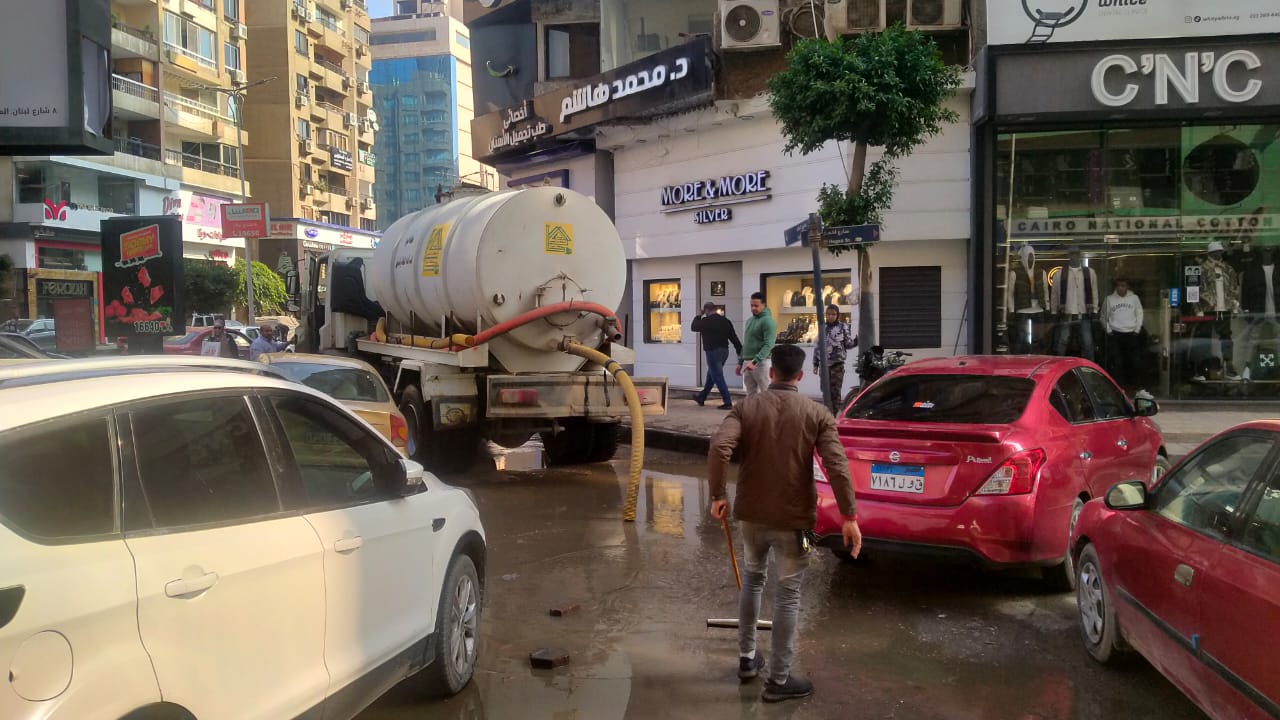 رفع تجمعات مياه الأمطار بأحياء الجيزة