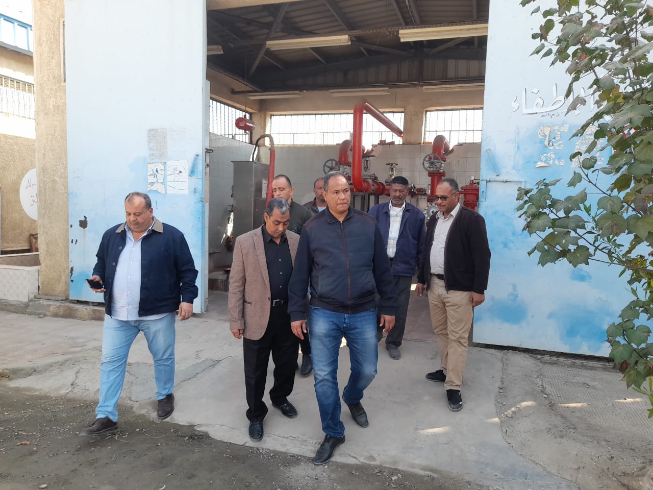 رئيس مدينة الطود يتابع العمل بمصنع تعبئة البوتاجاز بالطود