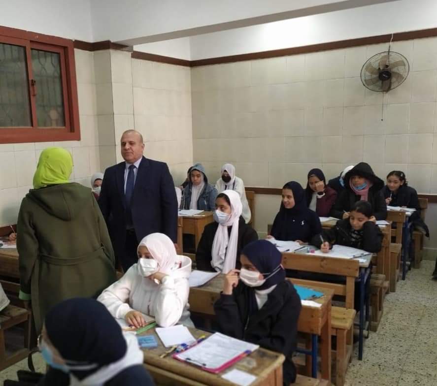وكيل تعليم دميـاط يتابع امتحانات النقل في مدارس كفر سعد (3)