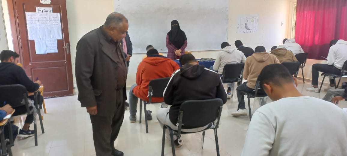 عميد كلية العلوم الأزهرية يتابع الامتحانات بجنوب سيناء (4)