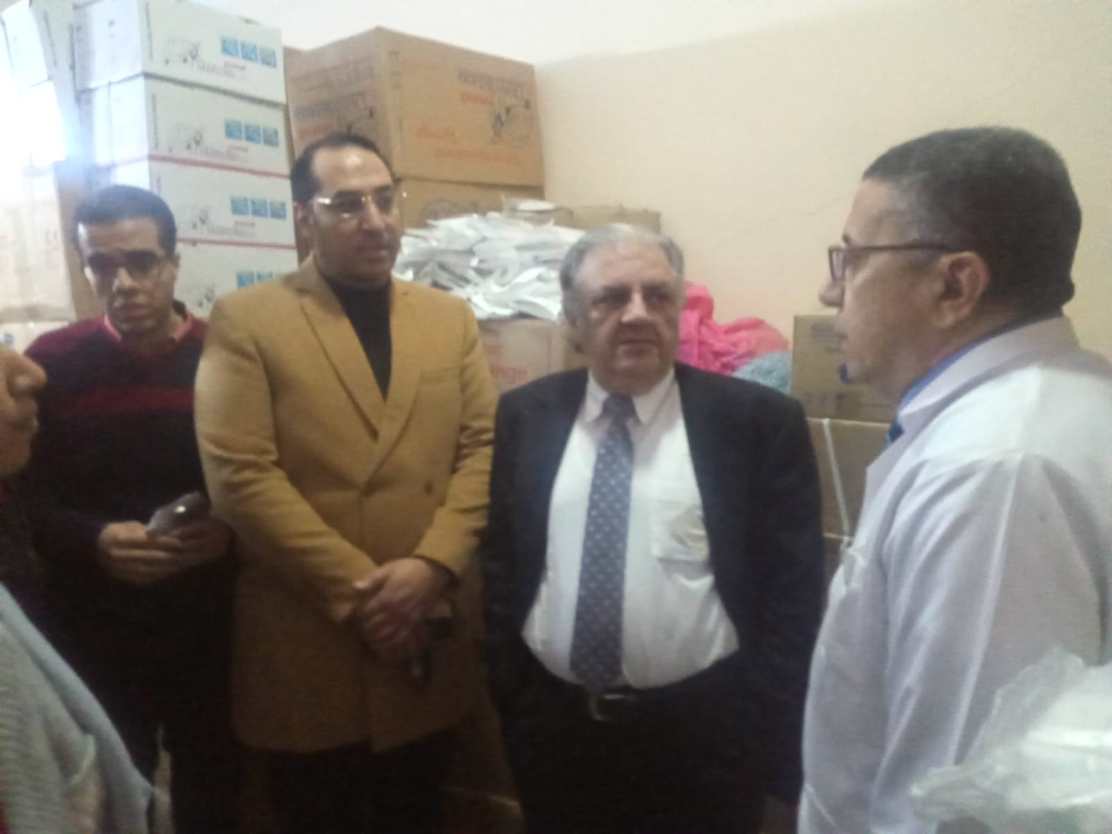 الإطمئنان علي توافر المستلزمات الطبية