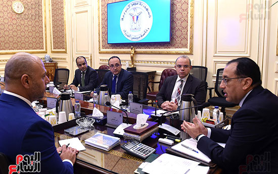 اجتماع رئيس الوزراء مع رئيس الرقابة المالية ورئيس البورصة  (4)