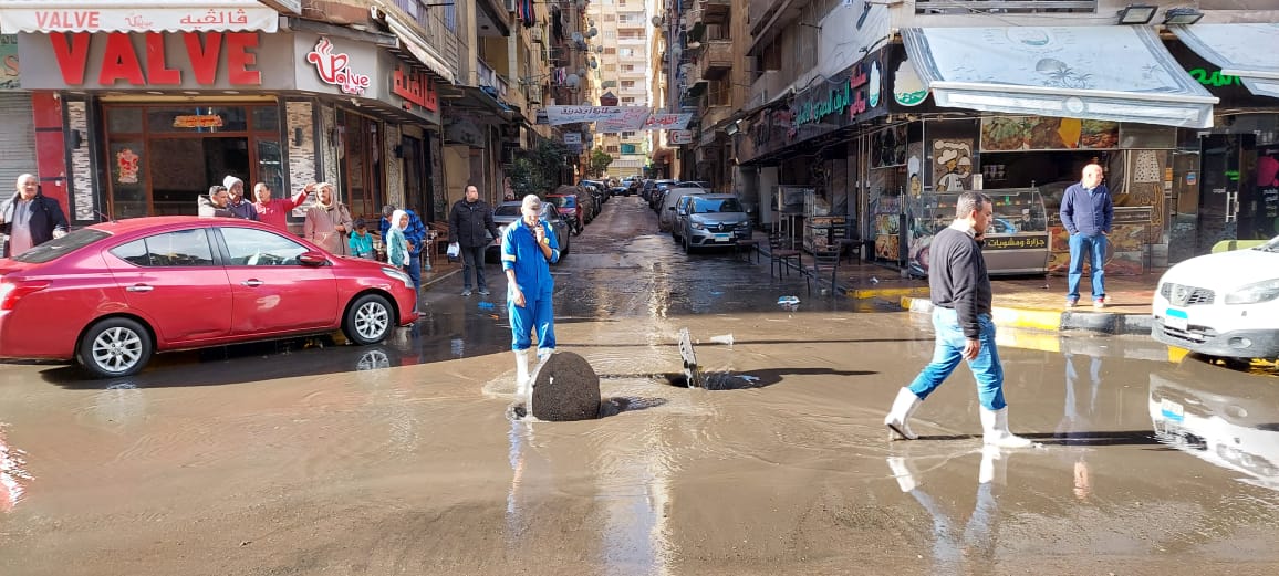 تصريف مياه الامطار من الشوارع الرئيسية  (1)