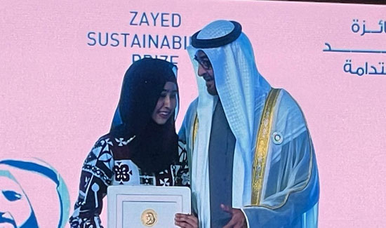 جانب من تسليم الفائزين جائزة زايد للاستدامة (5)