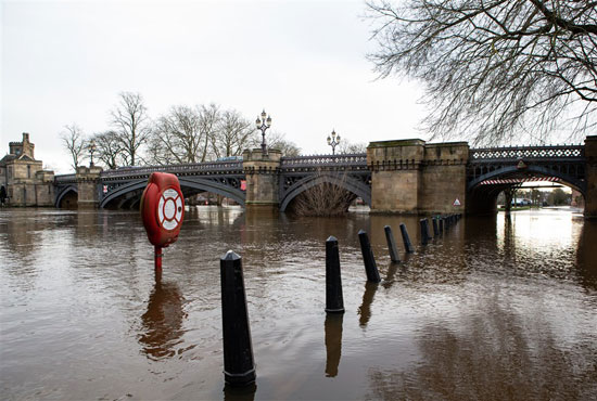 غق شوارع لندن اثار فيضان نهر  (2) Ouse