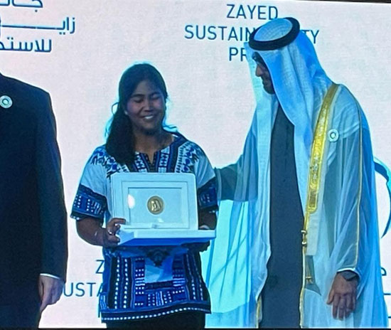 جانب من تسليم الفائزين جائزة زايد للاستدامة (4)