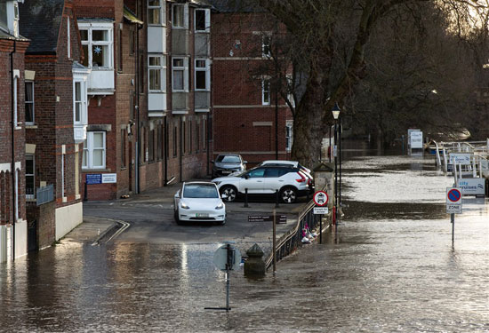 غق شوارع لندن اثار فيضان نهر  (3) Ouse