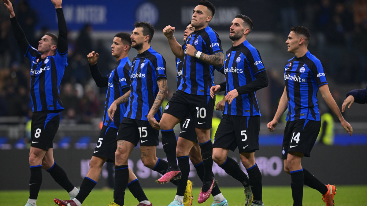 Inter-Milan-players-celebrate-their-win
