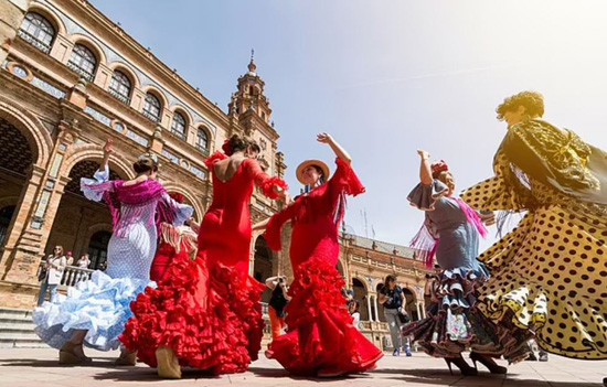 المسرحية تقام عروض رقص الفلامنكو في جميع أنحاء المدينة الإسبانية