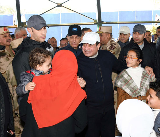 الرئيس السيسى يلتقى أسر طلاب الأكاديمية العسكرية