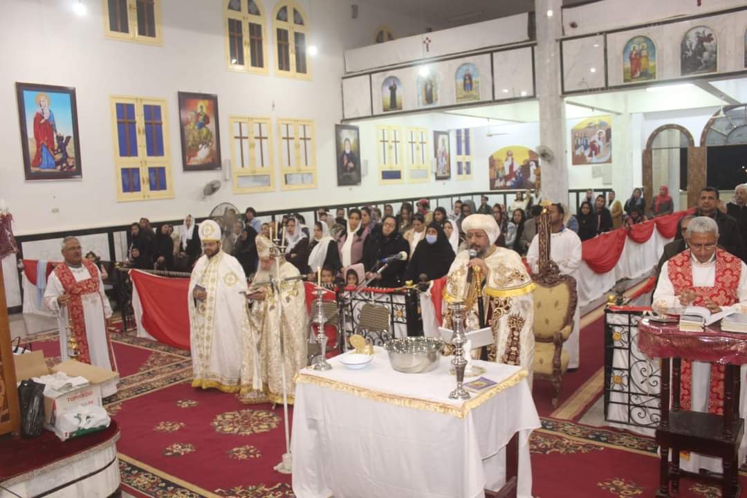 كنائس الوادى الجديد تحتفل بعيد الغطاس (15)