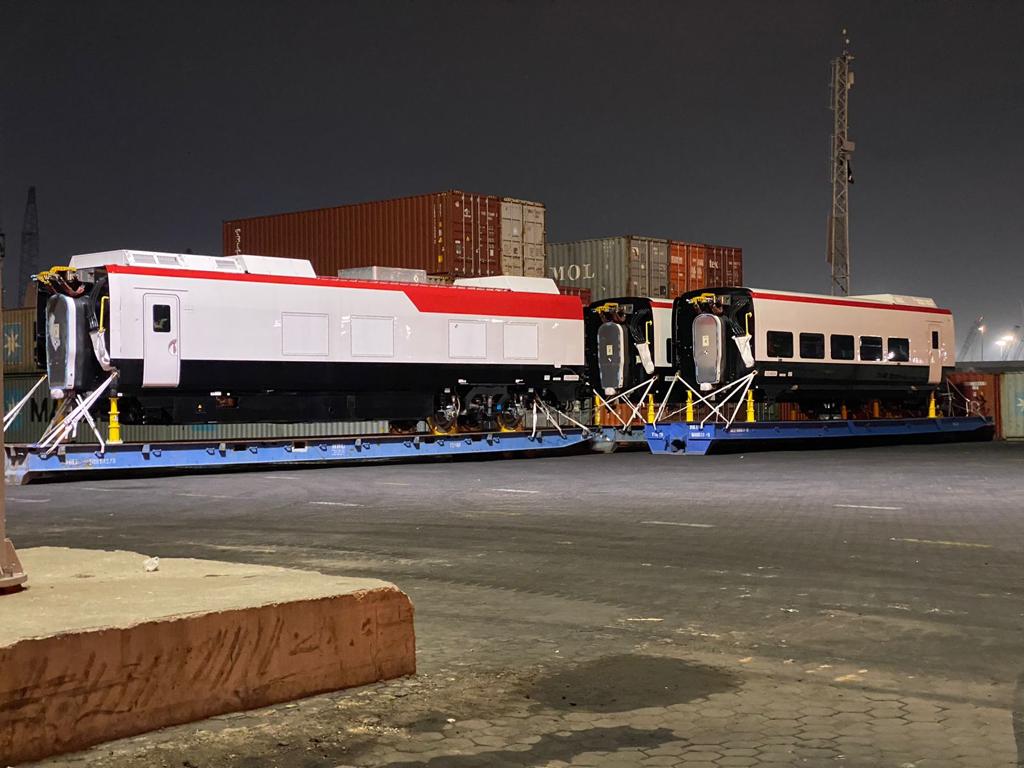 وصول القطار الثالث والرابع من قطارات تالجو الفاخرة لميناء الإسكندرية