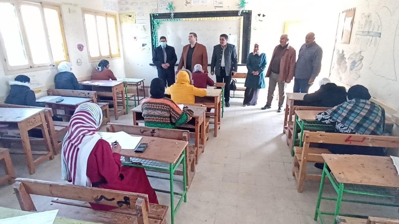 وكيل تعليم شمال سيناء يتابع لجان امتحانات الشهادة الاعدادية ببئر العبد
