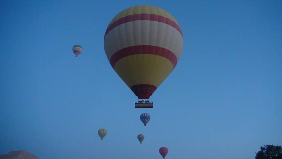 البالونات الطائرة تحلق فى سماء الأقصر