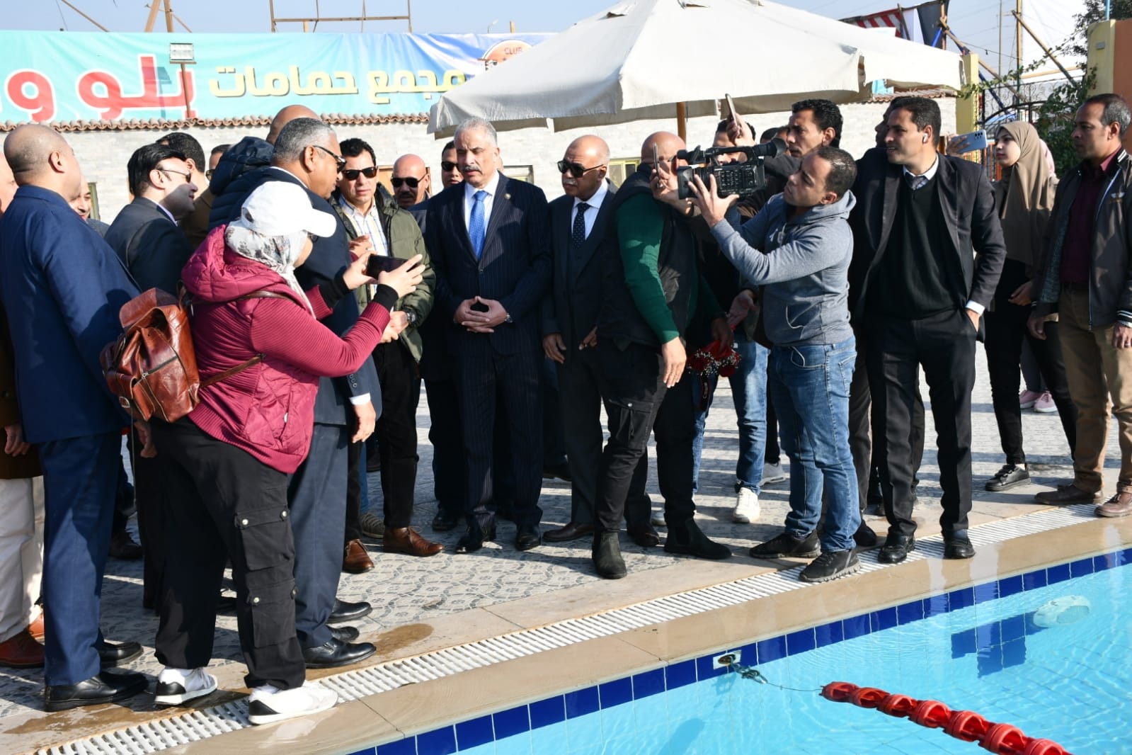وزير الرياضة يفتتح مجمع حمامات السباحة بمركز شباب المعصرة (3)