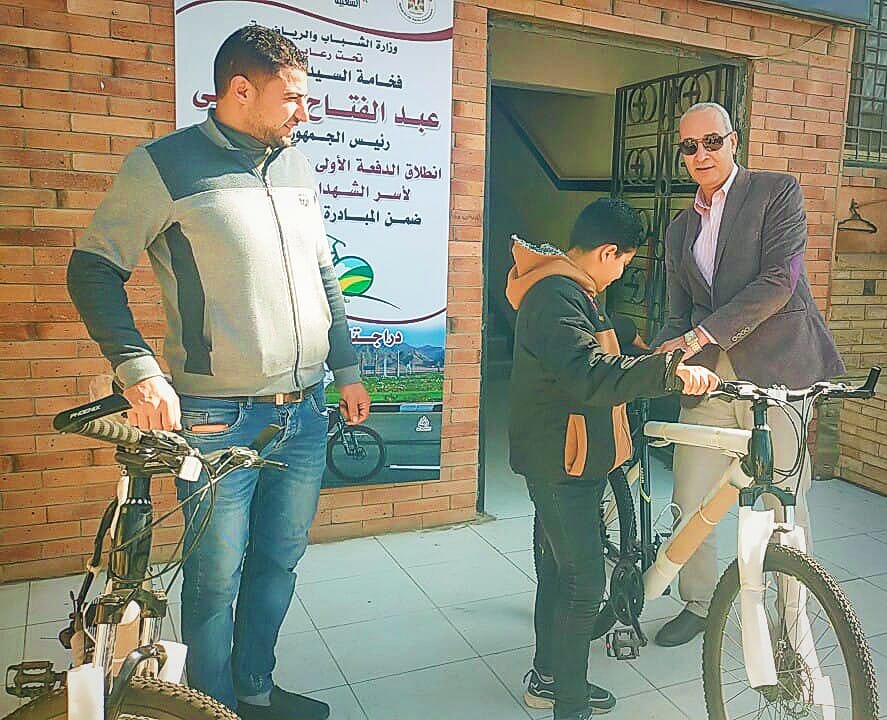 وكيل وزارة شباب كفر الشيخ يشهد تسليم دراجات الدفعة الأولى لأسر الشهداء