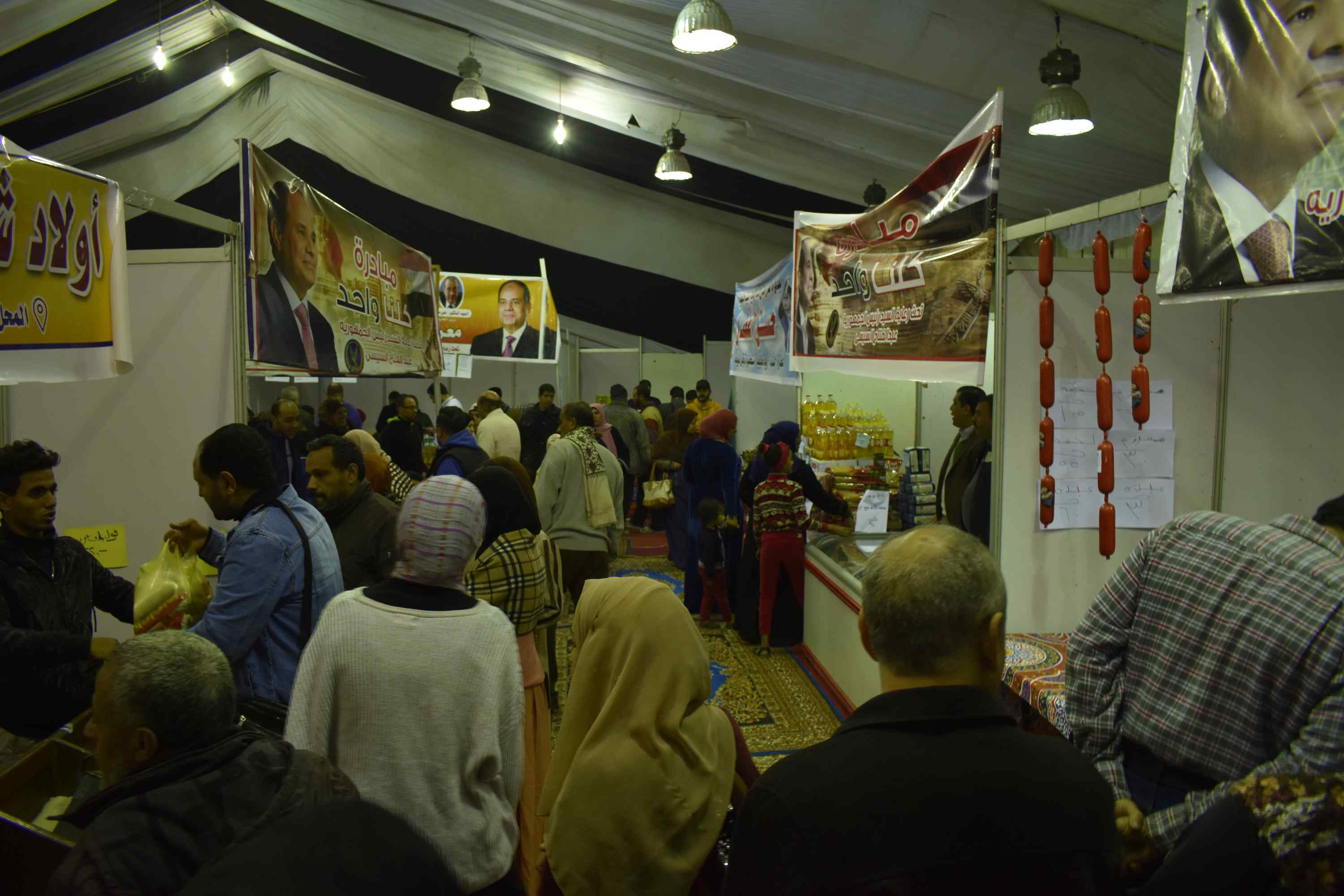 نائب المحافظ يفتتح معرض أهلا رمضان بمدينة المنيا بأسعار مخفضة (7)