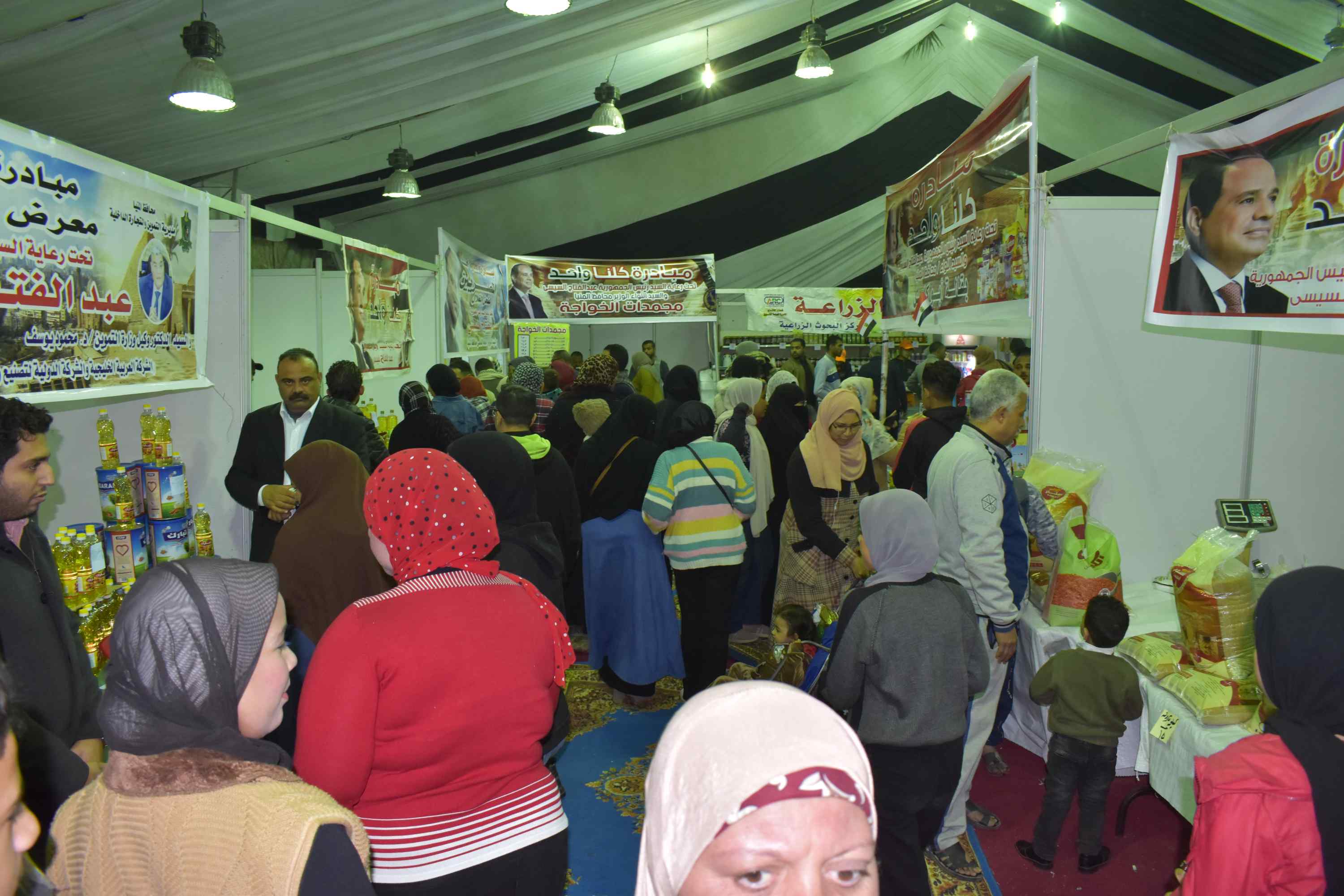 نائب المحافظ يفتتح معرض أهلا رمضان بمدينة المنيا بأسعار مخفضة (8)
