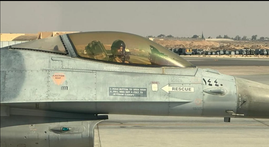 أول أردنية تقود طائرة حربية