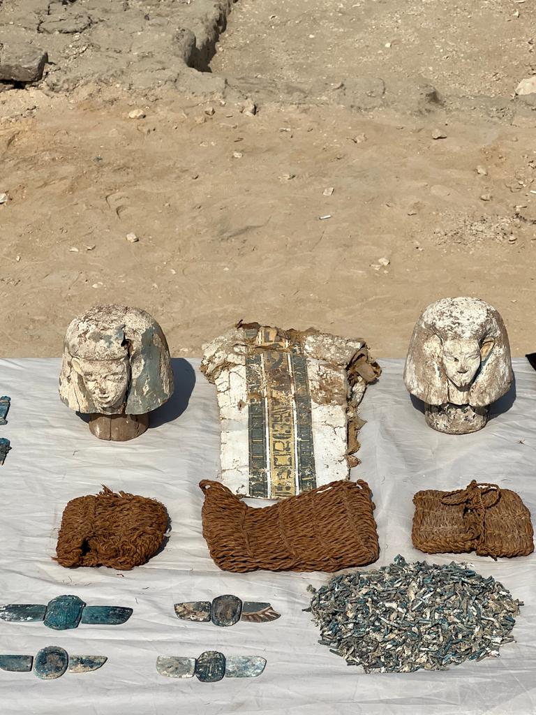 دفنات عائلية من عصر الإنتقال الثاني بمقابر ذراع أبو النجا بالأقصر