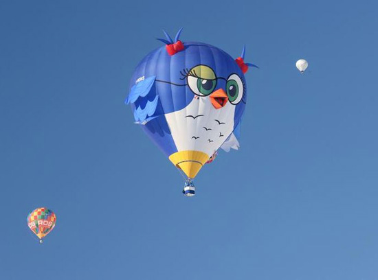 البالون الطائر فوق جبال الألب (11)