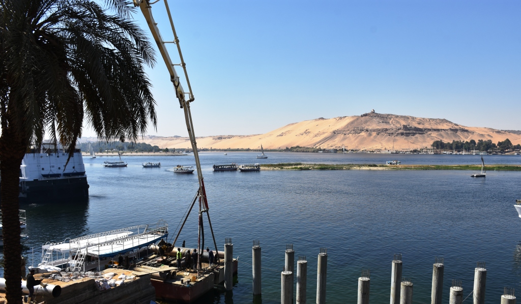 تنفيذ مشروع ممشى أهل مصر بمدينة أسوان (5)