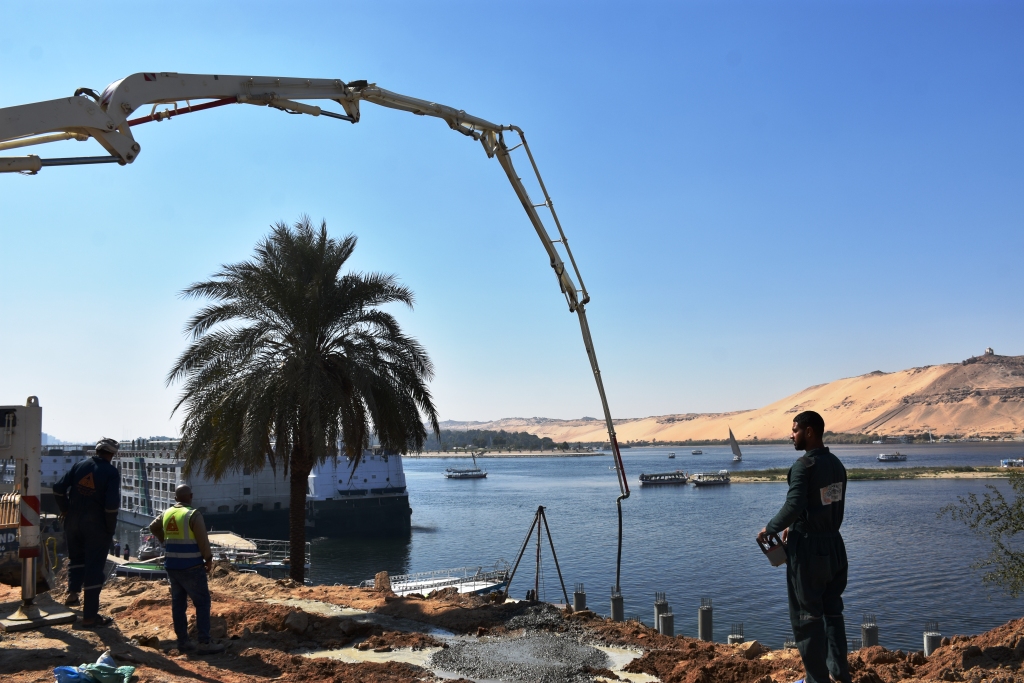 تنفيذ مشروع ممشى أهل مصر بمدينة أسوان (4)
