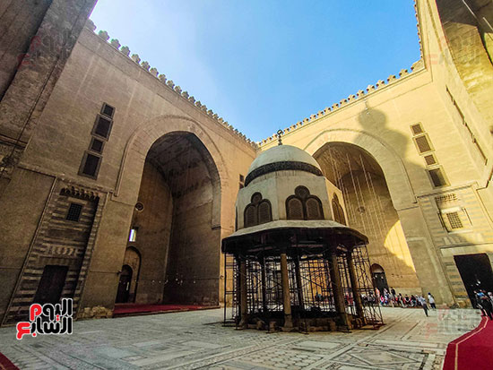 صحن مسجد السلطان حسن