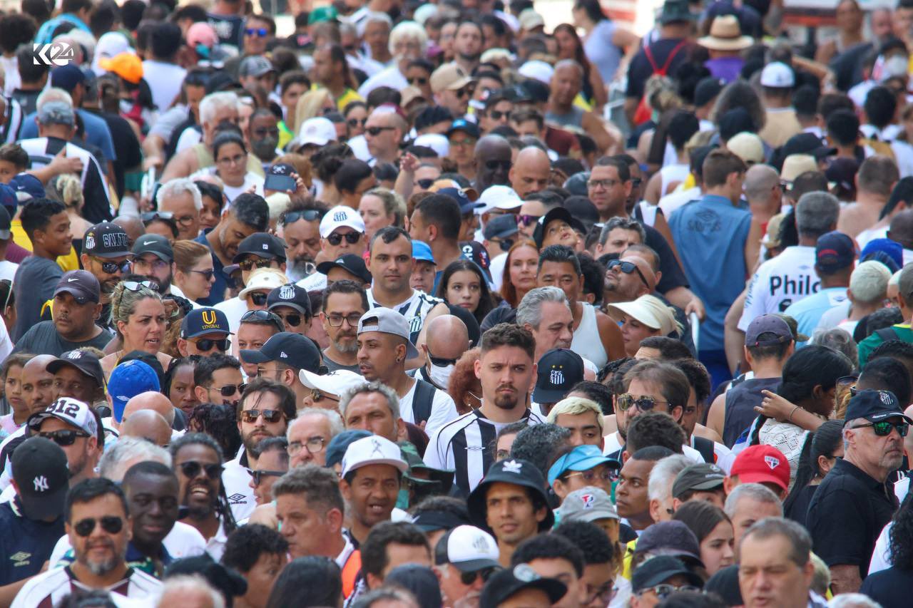 ألاف البرازيليون يشاركون فى وداع بيليه