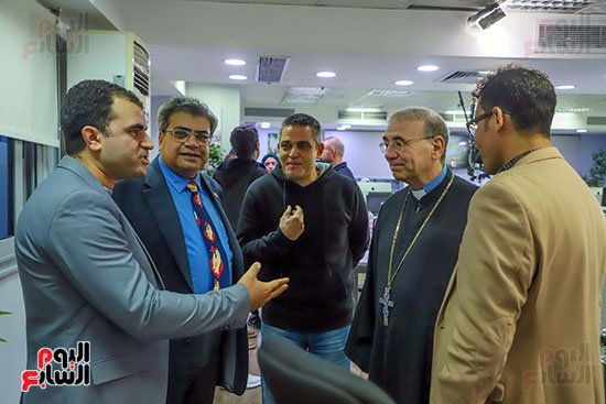 الزميل محمد الأحمدى يقدم أعضاء مجلس كنائس مصر