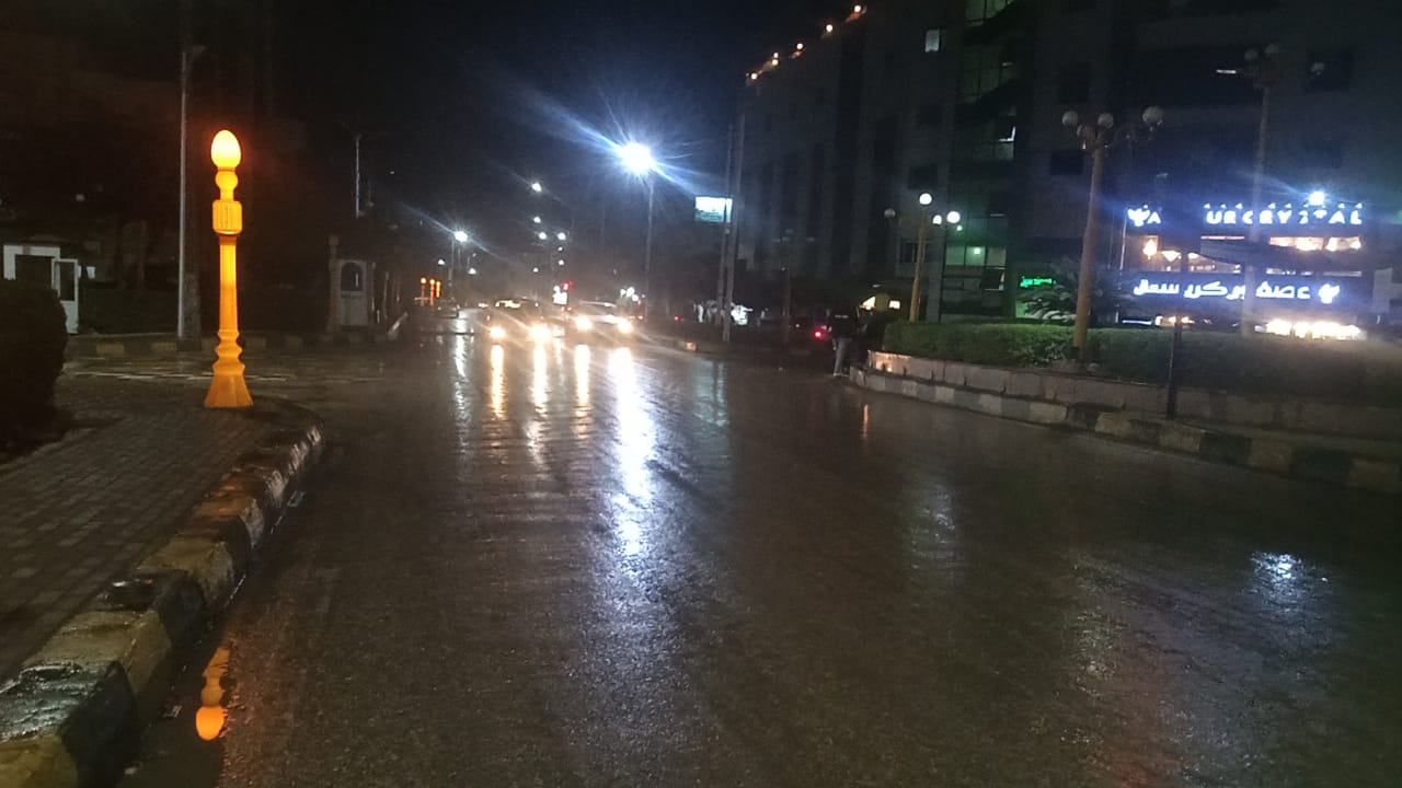 جانب من هطول الامطار ليلا بكفر الشيخ
